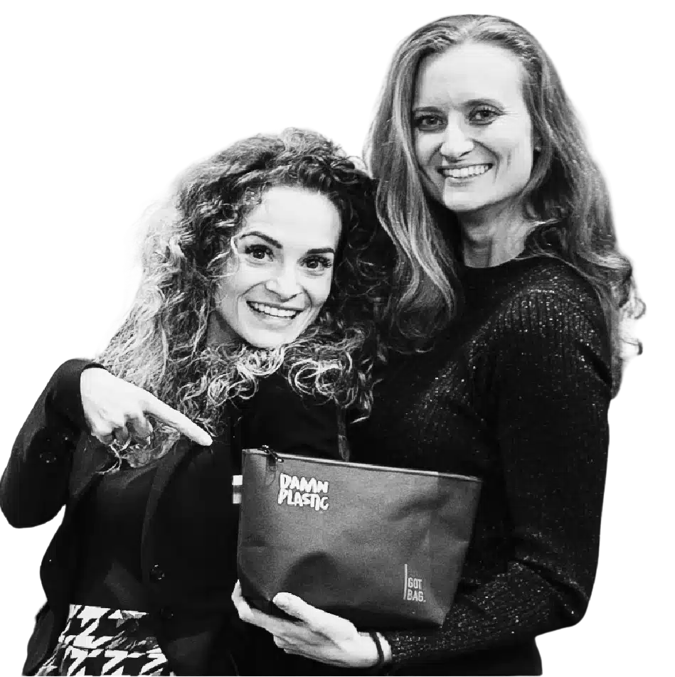 Victoria Neuhofer mit Stephanie Sinko in Schwarz weiß und transparent